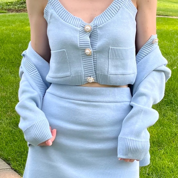 Sophisticated blue three piece suit (skirt, top, cardigan) - Picture 4 of 6